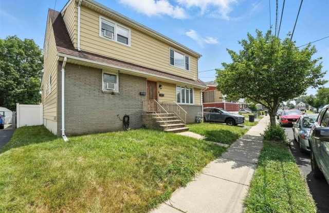 Photo of 52 RIVER ST