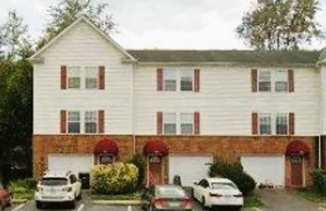 3-Level Townhouse in the City