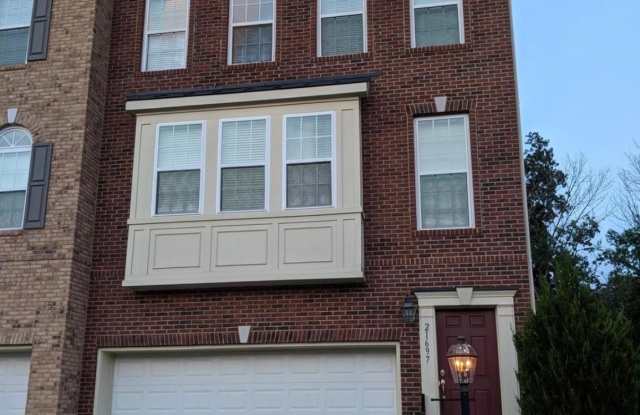 21697 LOGANBERRY Terrace