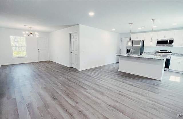 579 W Bancroft Drive