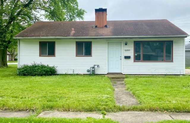 Photo of House w/ Detached Garage  Pet Friendly