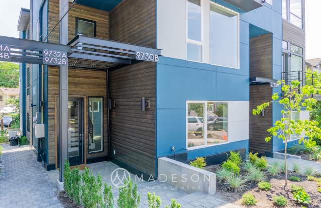 ONE MONTH FREE! Modern 3BR + Flex | A/C | Rooftop Deck | Green Lake