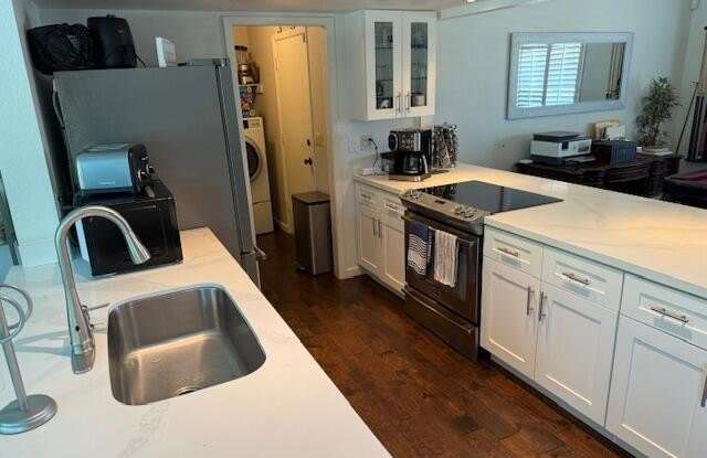 4428 E Willow Avenue