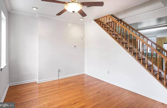 Bright 2 bed 1 bath in graduate hospital!