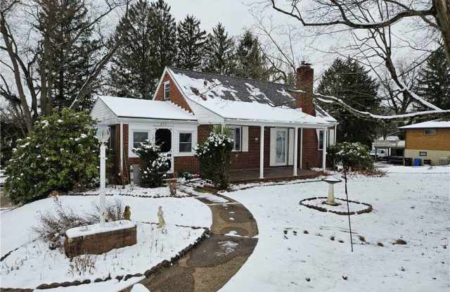 Photo of 471 Kimlyn Ave