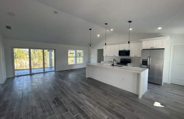 STUNNING Brand New Construction 4/3