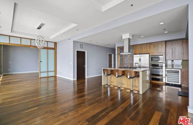 Photo of 1100 S Hope St unit: Ph205