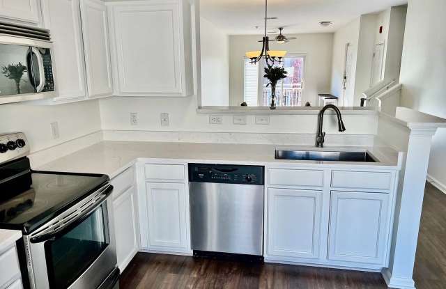 Room in 2 Bedroom Home at Donatello Ave