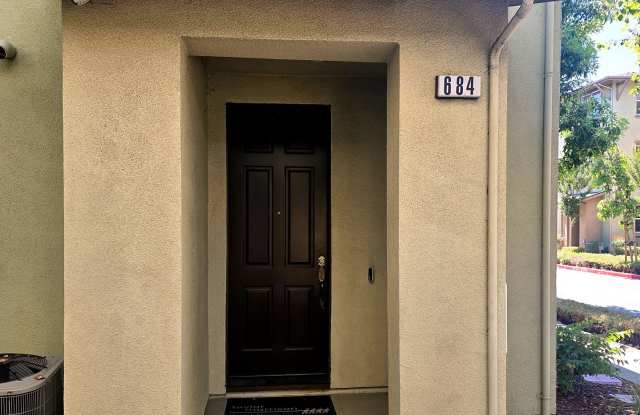 684 MODERN Ice Dr  San  Jose  Ca