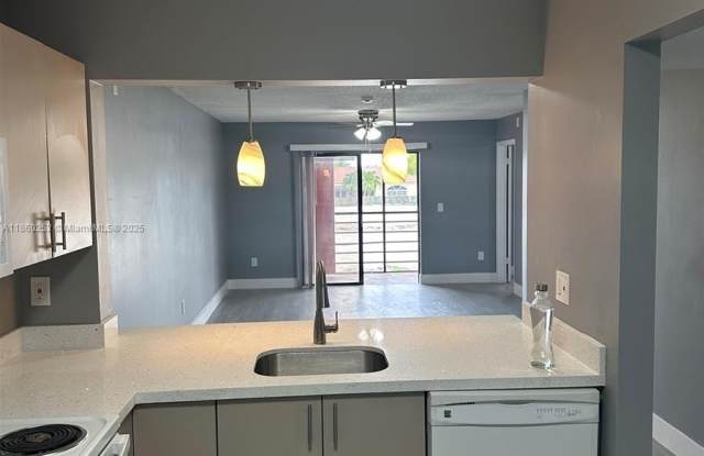 Photo of 862 NE 209th St