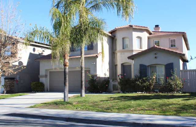 Tuscany Hills 5 Bed 3.5 Ba Pool Home