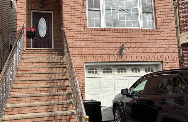 30 WHITMAN AVE