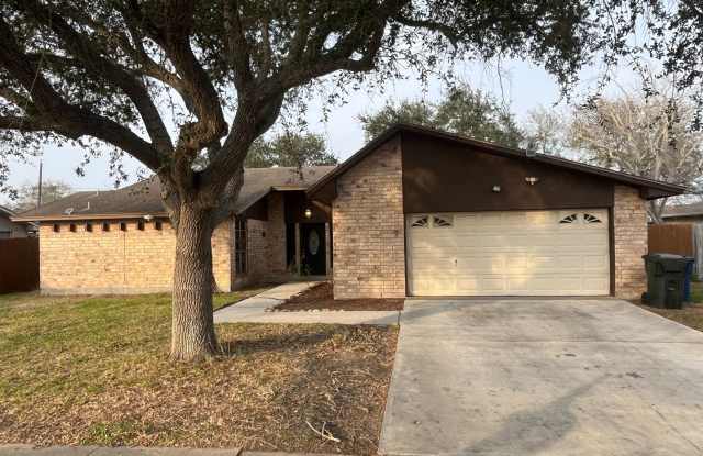 THREE BEDROOM 2 BATH HOUSE ON THE SOUTH SIDE