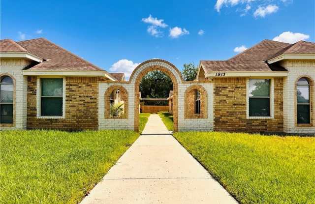 1913 W Western Drive