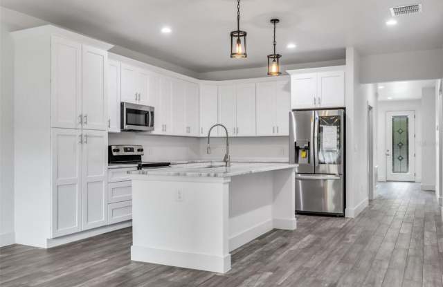 1320 N HIGHLAND STREET