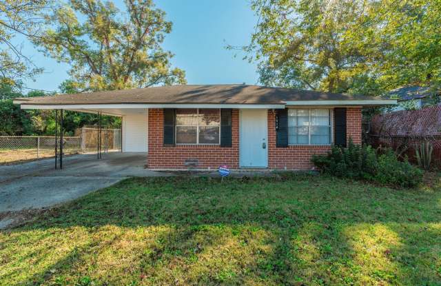 $1,120 - 3 bed/2 bath house in Turpin Hill, with fenced back yard! Section 8 Welcome!