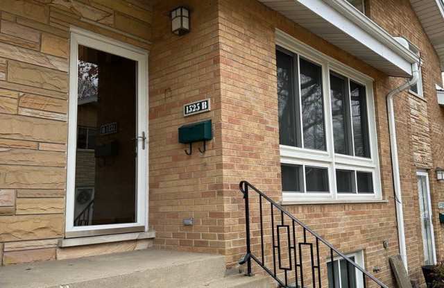 1525 N. Arlington Heights Unit B - 1525 North Arlington Heights Road, Arlington Heights, IL 60004