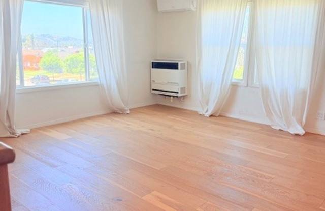 1/2 OFF FIRST MONTH! BEAUTIFUL  SPACIOUS 2BD 1BATH LOCATED IN LA