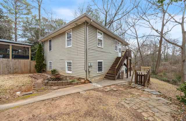 Photo of 1346 Miller Reed Ave. SE