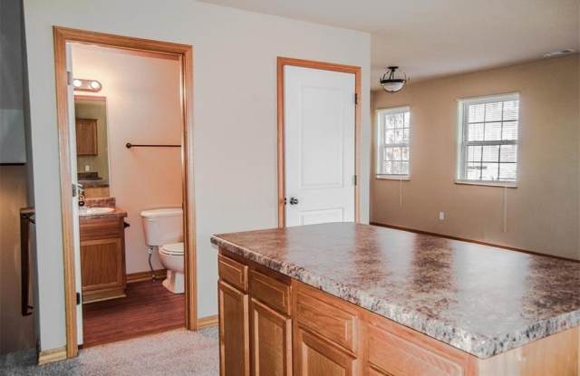 2866  W Hillshire  DR