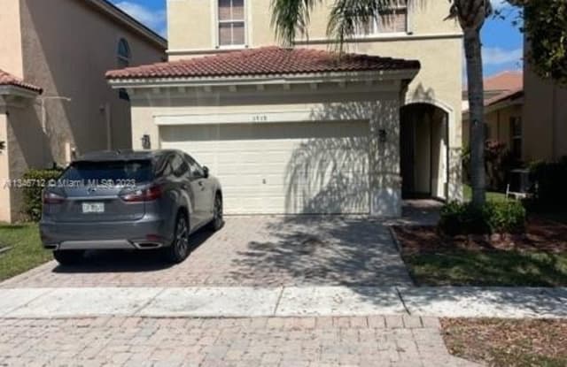 3719 NE 10th Ct - 3719 Northeast 10th Street, Homestead, FL 33033