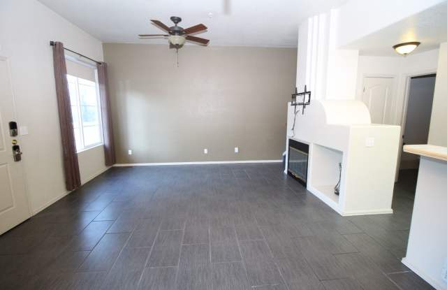 Beautiful 2bdrm 3 bath 2 car garage townhome