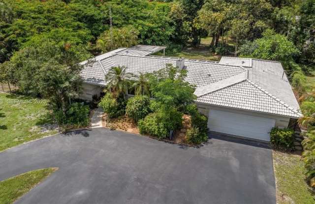 Photo of 4316 SW 6th St