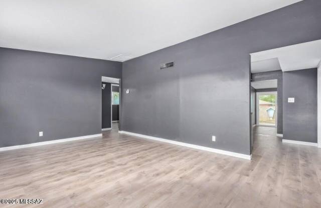 843 E Alturas Street