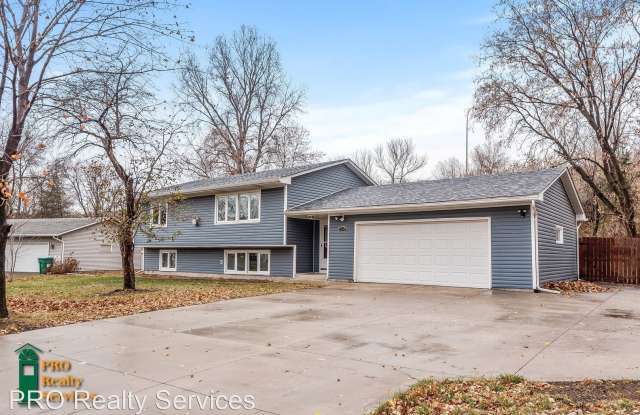 2233 Bossard Dr - 2233 Bossard Drive, Roseville, MN 55113