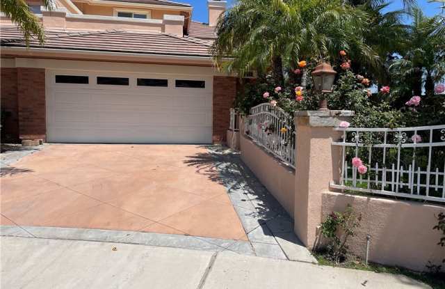 805 Country Glen