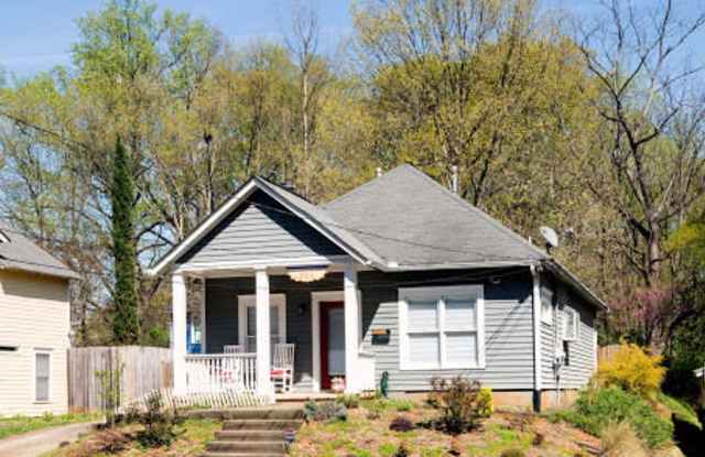 Photo of Charming 2 Bedroom House in Great Condition in Grant Park!