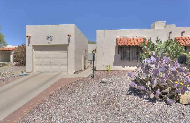 Photo of 971 North Camino De Luz