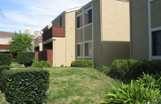 ***MOVE IN SPECIAL***Charming 3 bed 2 bath condo in Escondido for Rent