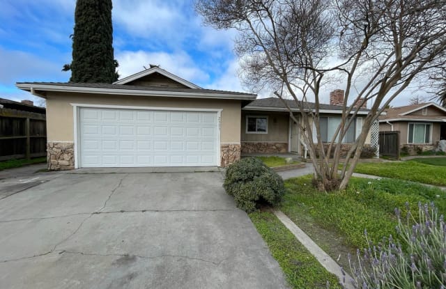 2905 VILLA RAMON DR. - 2905 Villa Ramon Drive, Ceres, CA 95307