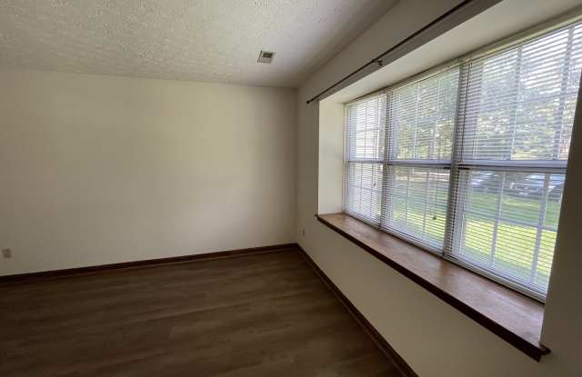 22404 Greenview Court