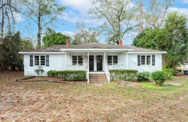 2058 Thomasville - 2058 Thomasville Road, Tallahassee, FL 32303