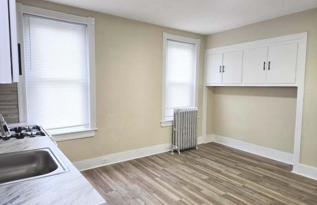 5222 CATHARINE Street unit: 2Nd Fl