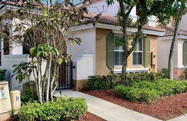 2267 NE 42nd Cir