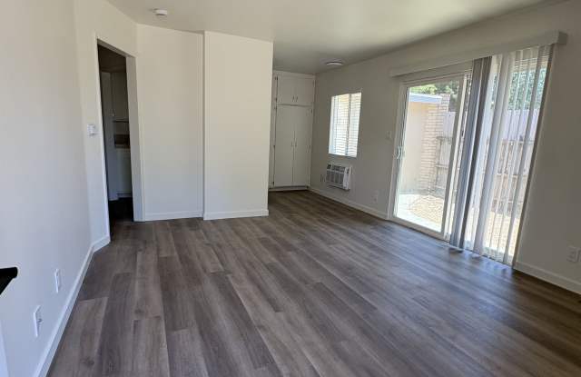 514 East Oak Street - A