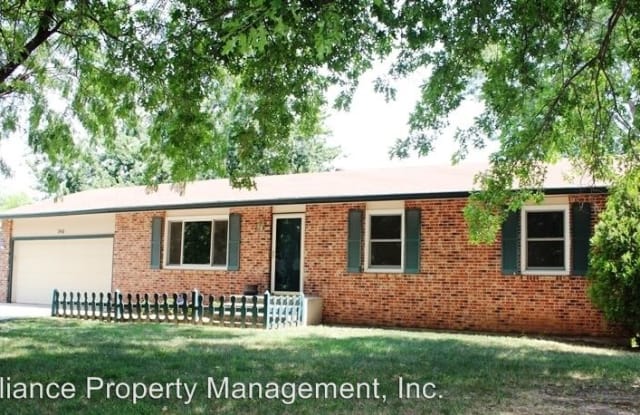 740 DeHoff - 740 Dehoff Drive, Manhattan, KS 66502