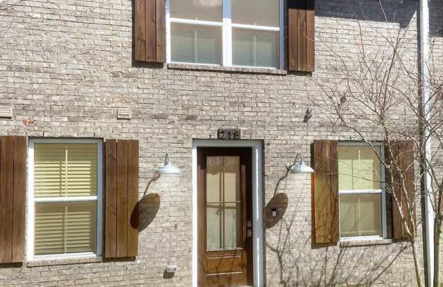 Welcome to This Incredible, Spacious 3BR/2.5 Townhome in the Heart of Downtown Pensacola!
