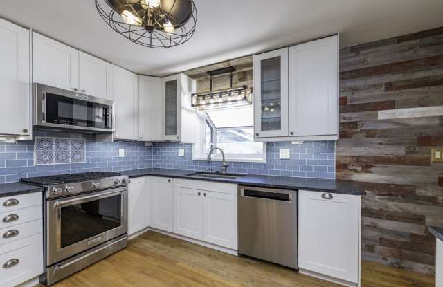 18225 W Lindenwood Drive