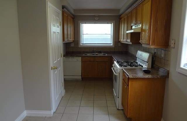 21437 LAKEBREEZE Street