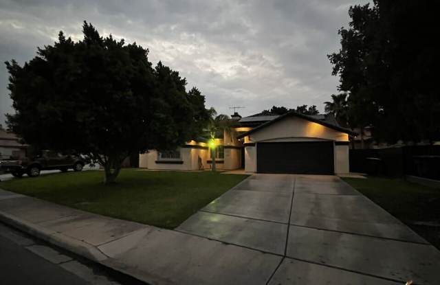 1149 E Zapata St