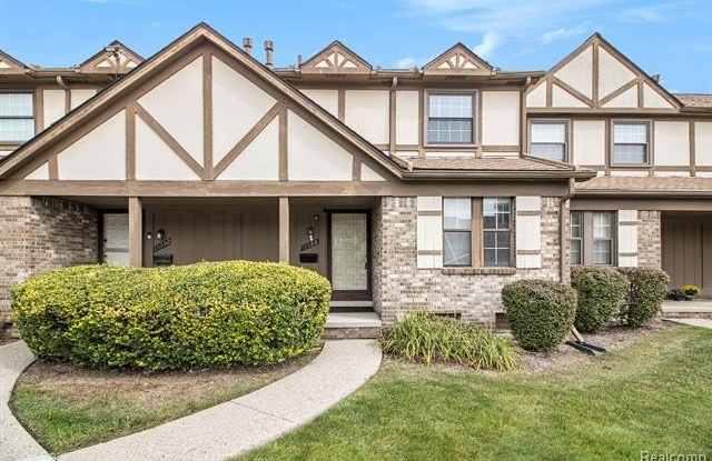 Photo of 19688 Raleigh Circle S