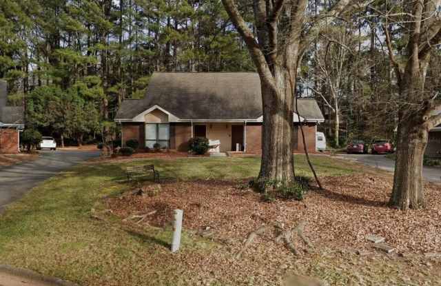 Room in 4 Bedroom Home at Hutchens Rd SE