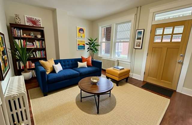 2 Bedroom 1 Bathroom in Lancaster City!