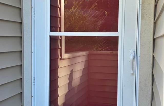 Ideal Living: Beautifully Designed 2 Bedroom Townhouse!