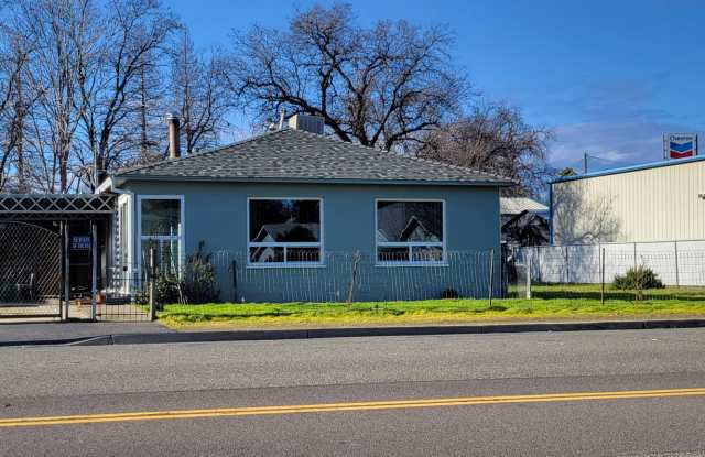 Photo of Anderson Home With Lots Of Character! 2 Bedroom 1 Bath With Carport and Shop