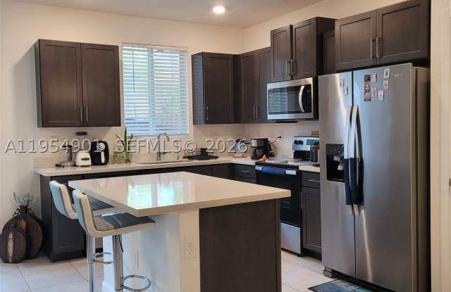 1015 SE 24th Ter